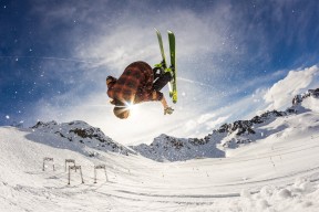 JIUYOU GAMING-德甲主场氛围火爆，球迷投入热情高涨，德甲所有队伍