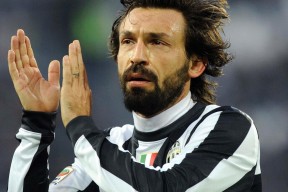 九游体育网站-《英雄联盟》S赛解说席背后的故事：专业与娱乐的平衡，s11解说席bgm