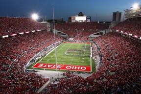 九游下载安装-_城市灯光夜跑大会：在光影中奔跑生活_，灯光城市夜景