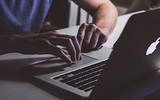 JiuyouAPP下载-掘金击败湖人，约基奇突破浓眉完成打三分，掘金约基奇球衣