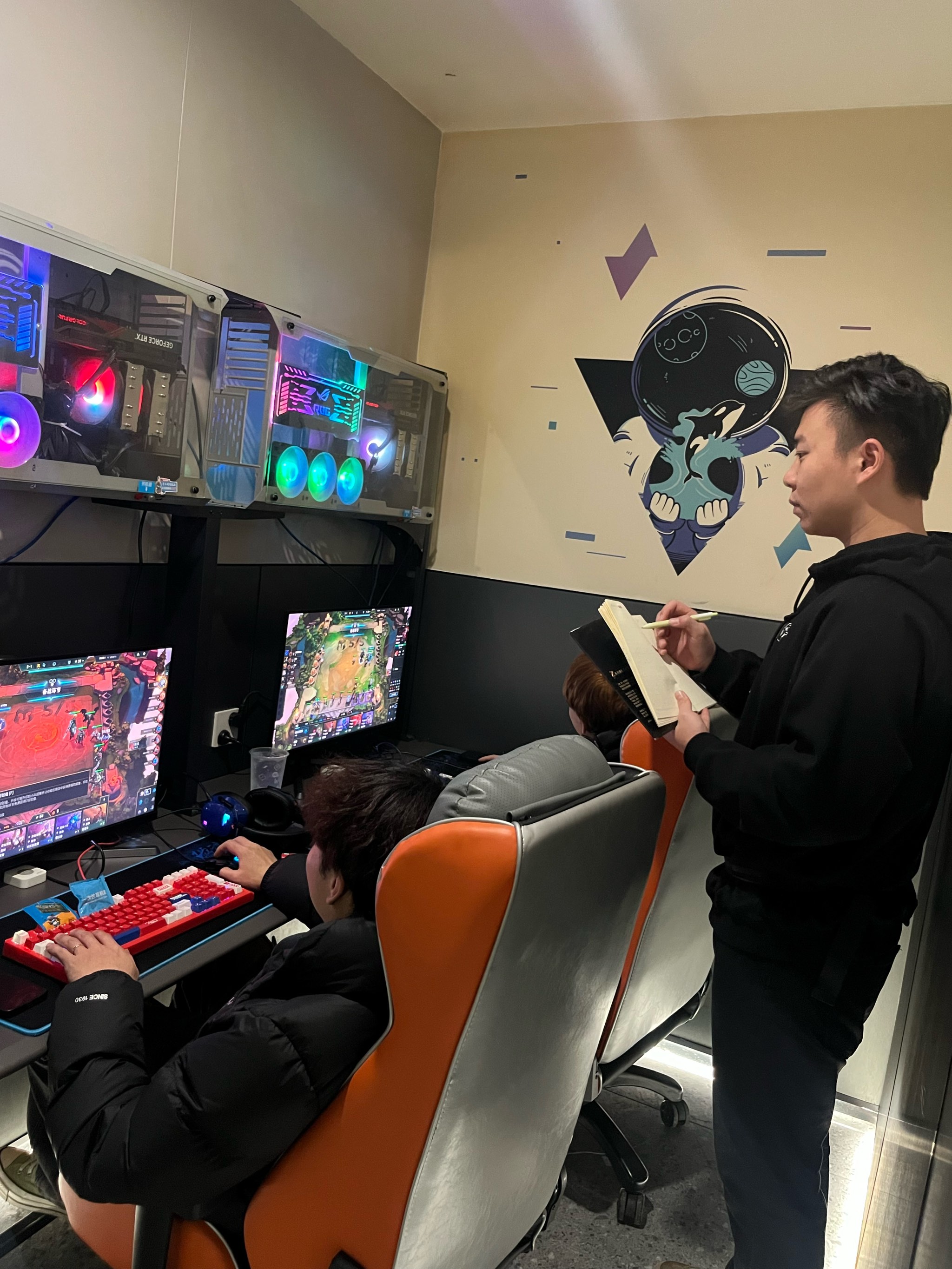 九游游戏中心-关于电竞粉丝社区活跃，线下聚会频繁举行的信息