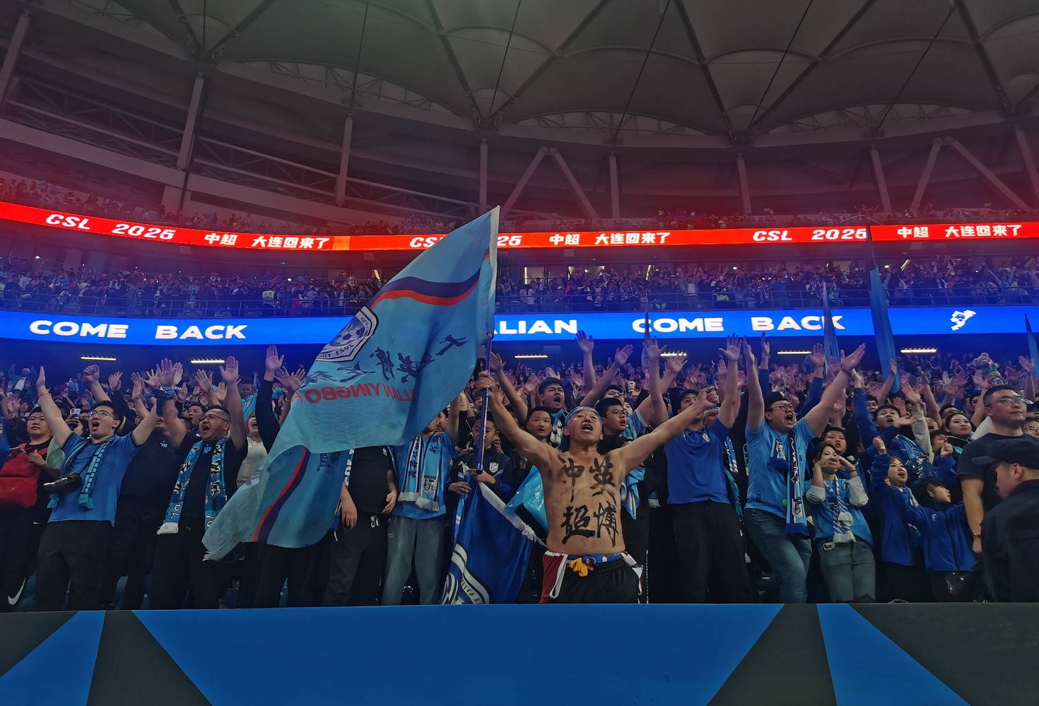 赛场瞬间：球迷票选的年度最佳镜头的简单介绍