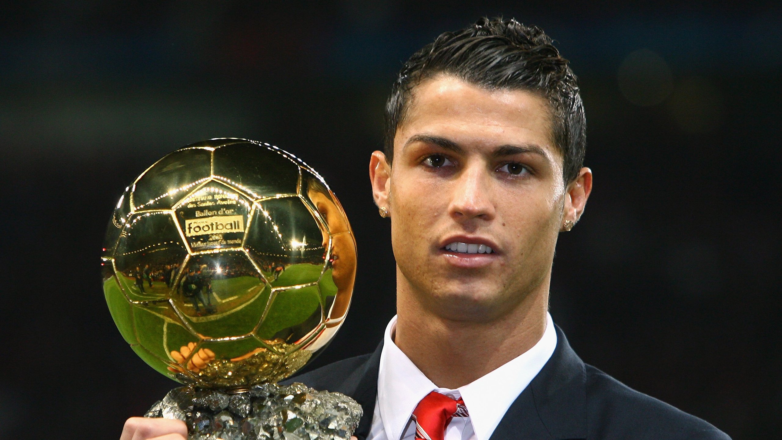 九游娱乐官网 (JIUYOU)-托桑·埃夫布奥姆万在NBA夏季联赛中表现出色，埃托奥和布冯相视一笑